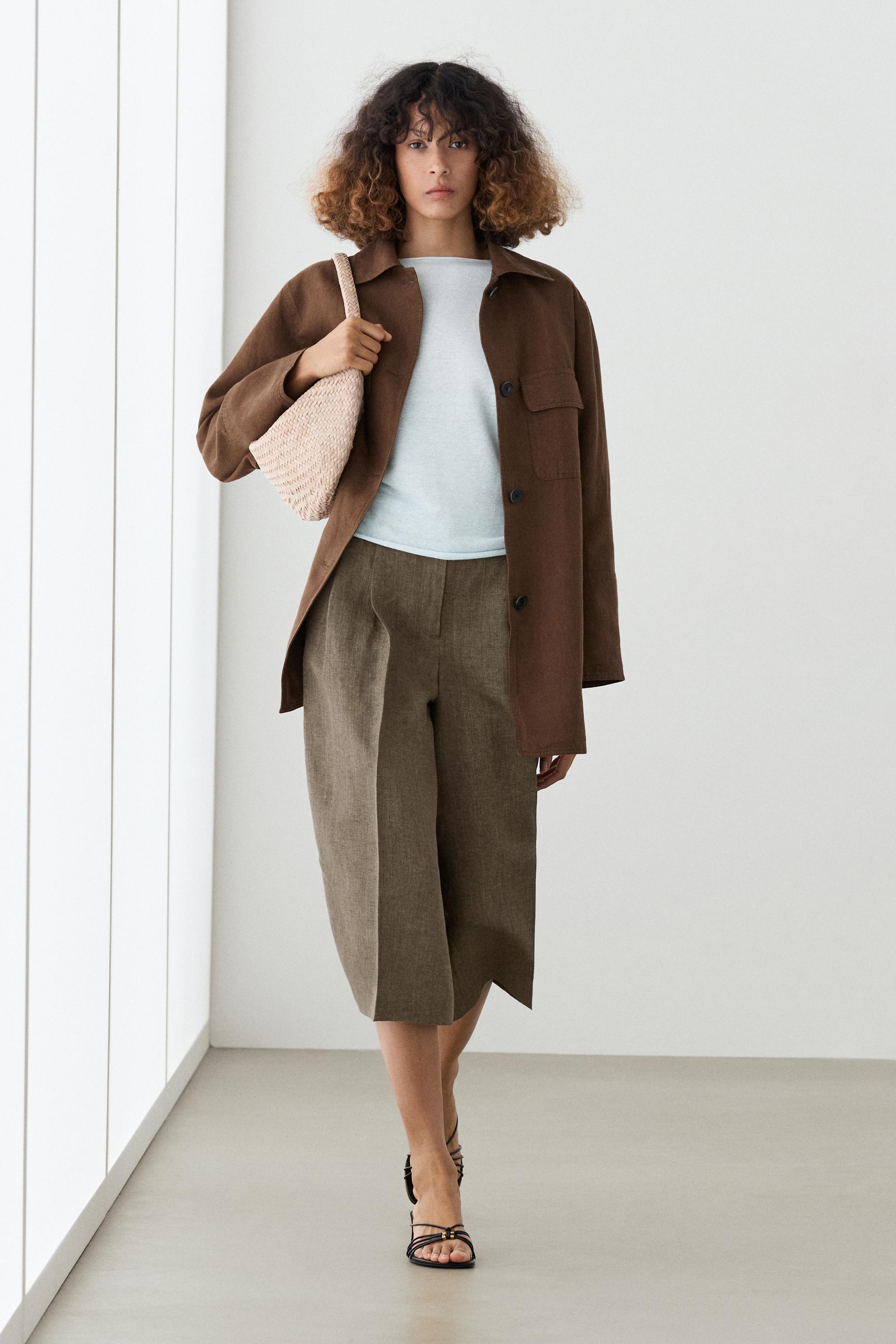 Flowing melange linen Bermuda shorts